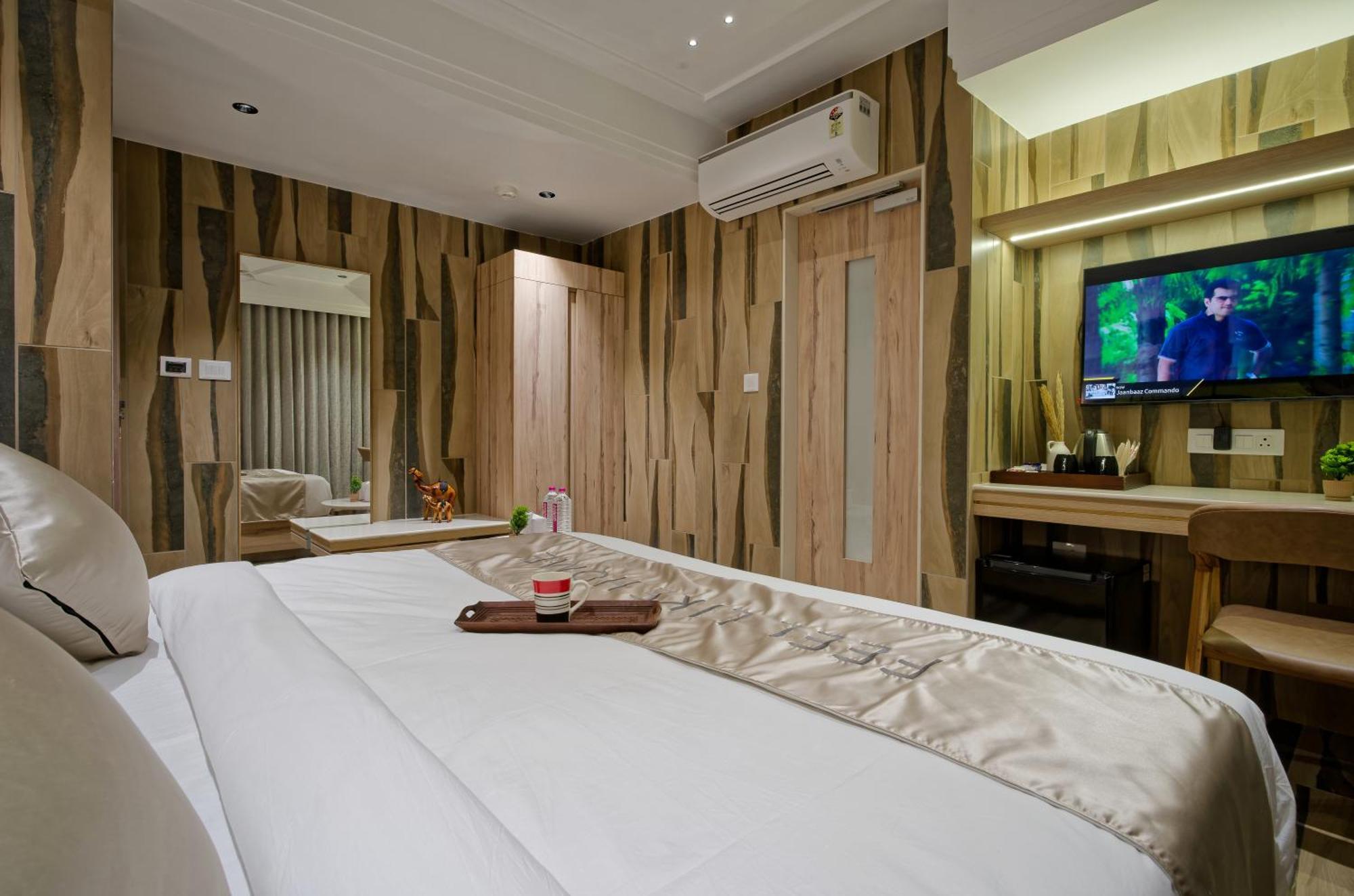 Golden Plaza Hotel Ahmedabad Exterior foto