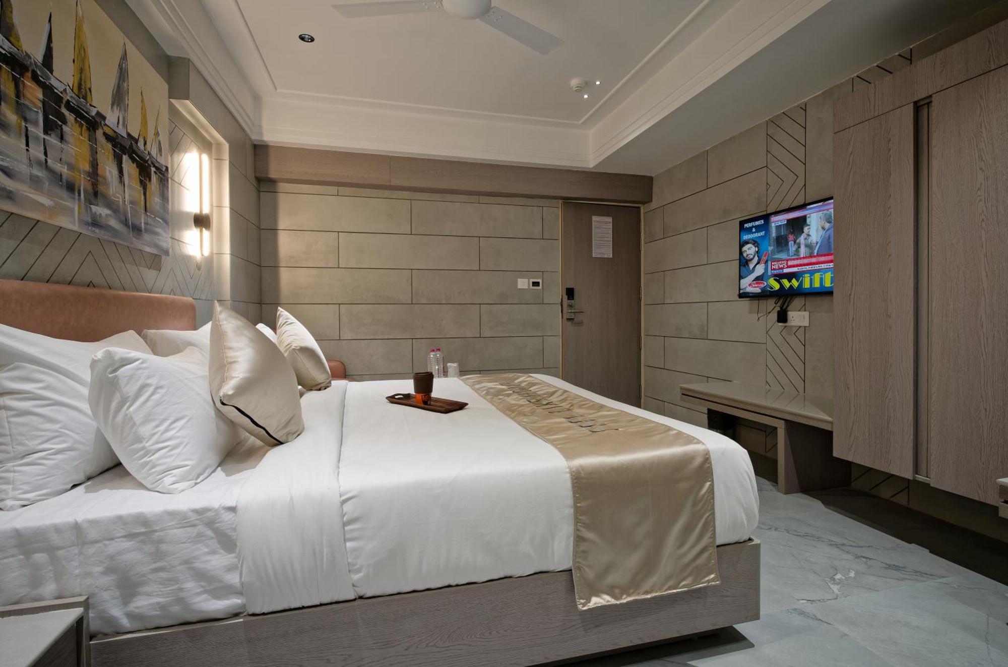 Golden Plaza Hotel Ahmedabad Exterior foto