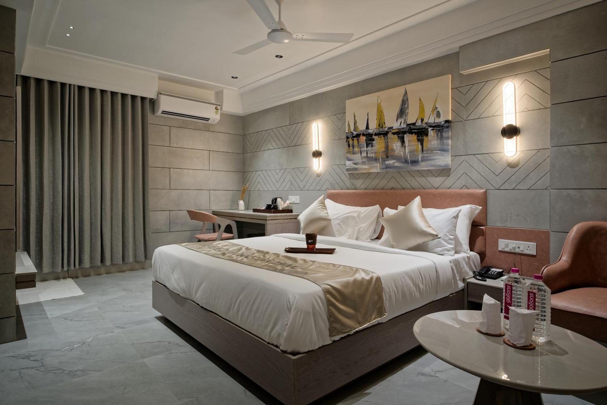 Golden Plaza Hotel Ahmedabad Exterior foto