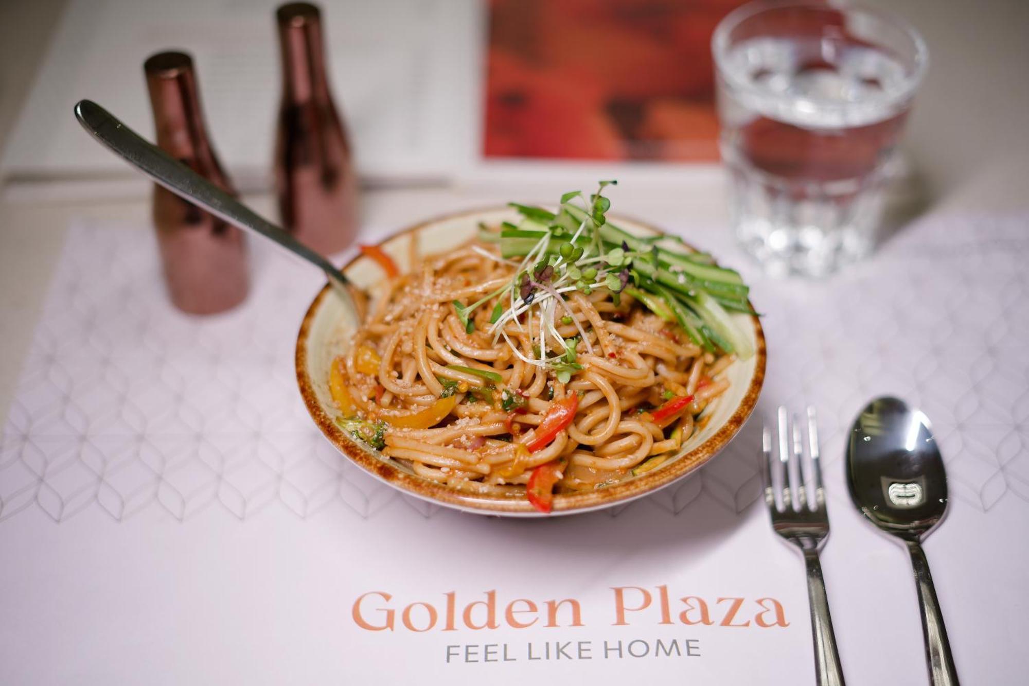 Golden Plaza Hotel Ahmedabad Exterior foto