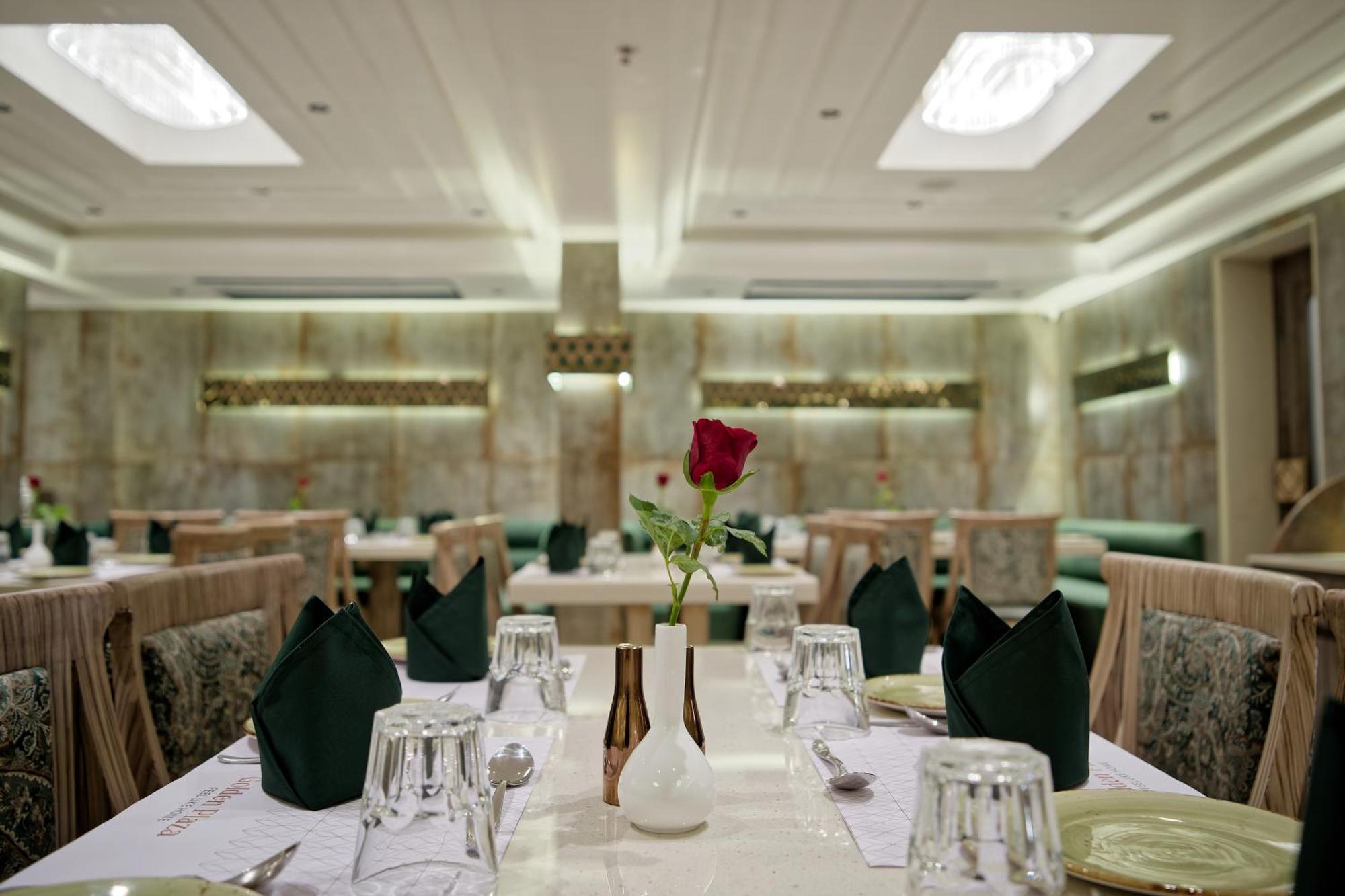Golden Plaza Hotel Ahmedabad Exterior foto