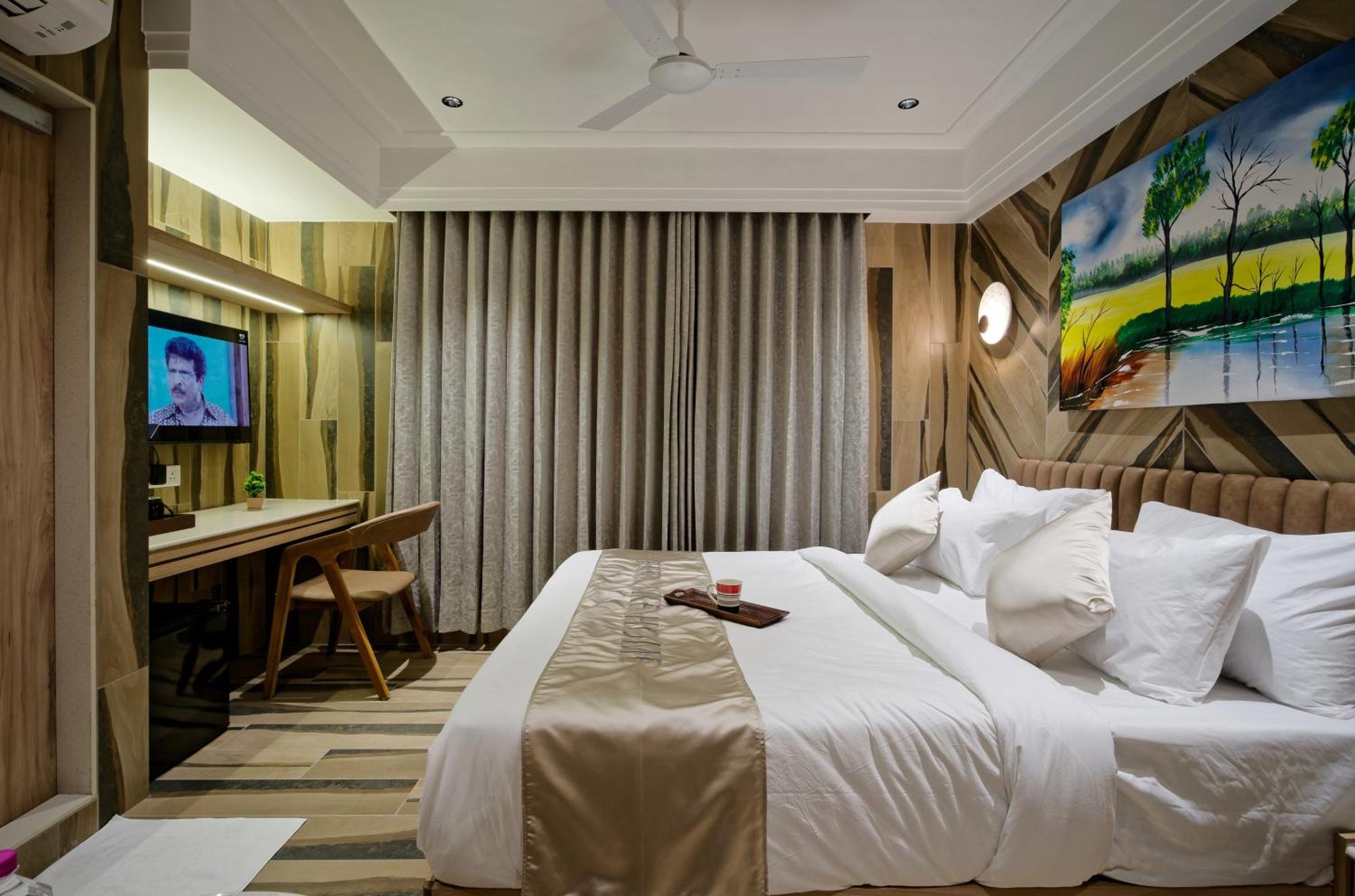Golden Plaza Hotel Ahmedabad Exterior foto