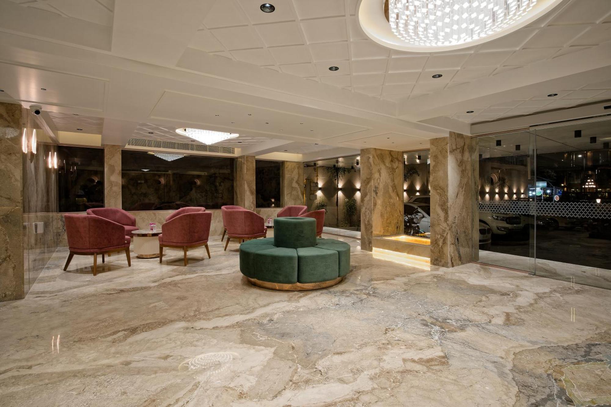 Golden Plaza Hotel Ahmedabad Exterior foto