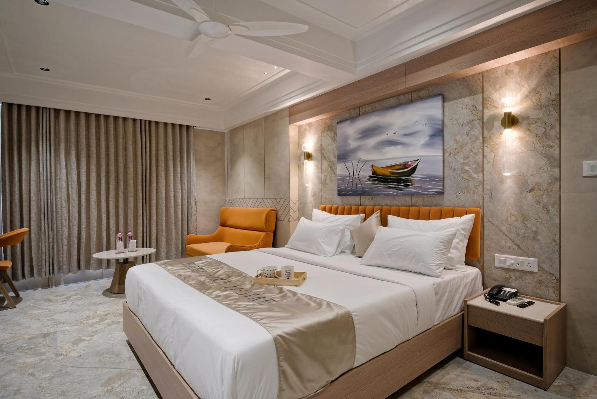 Golden Plaza Hotel Ahmedabad Exterior foto